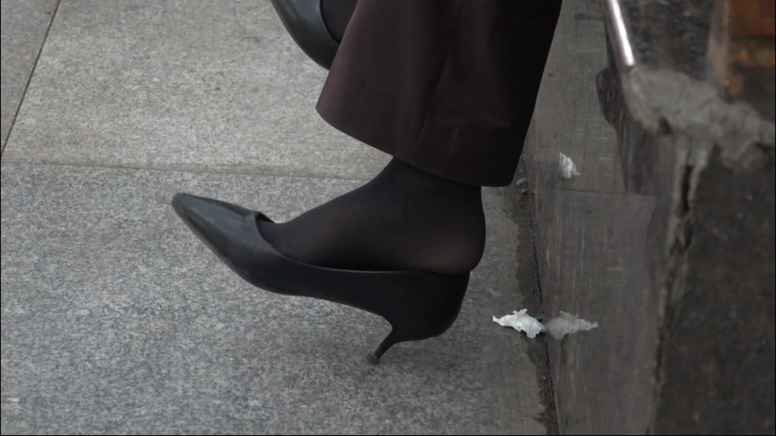 Sit and dangling with snack bar